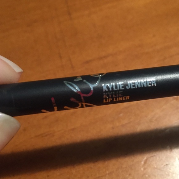 Kylie Cosmetics Lip Liner 👄 - Picture 8 of 8
